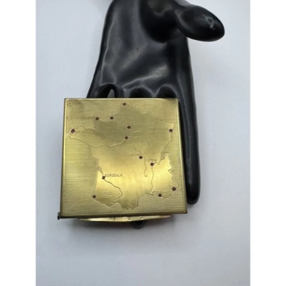 Vintage Brass Gold Tone Mirrored Powder Compact Wi this vintage